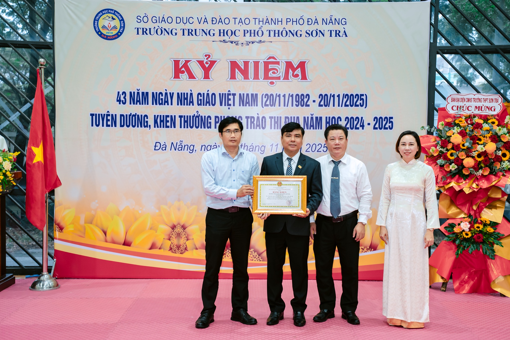 TRƯỜNG THPT SƠN TRÀ TỔ CHỨC KỈ NIỆM 43 NĂM NGÀY NHÀ GIÁO VIỆT NAM (20/11/1982 – 20/11/2025) VÀ TUYÊN DƯƠNG – KHEN THƯỞNG PHONG TRÀO THI ĐUA NĂM HỌC 2024 – 2025.
